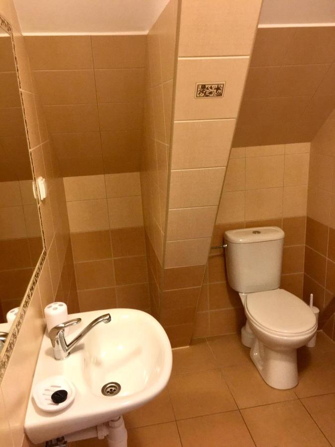 U Wiesi 波罗宁 外观 照片